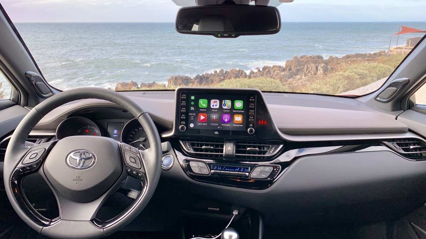 Neues Infotaimment mit Apple CarPlay und Android Auto.