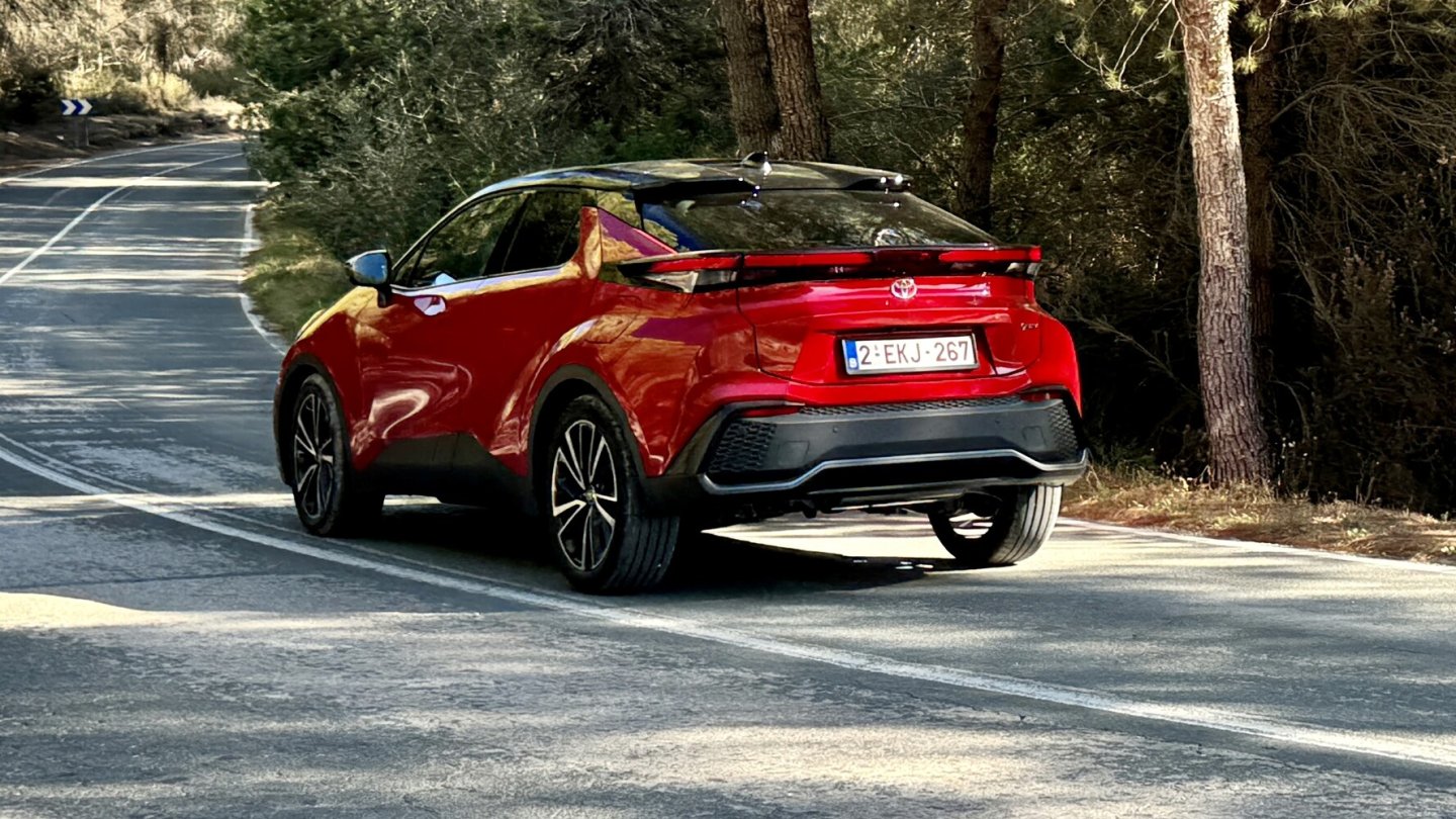 Der Toyota C-HR wird mit dem Modellwechsel in der Basis 2.000 Euro teurer.