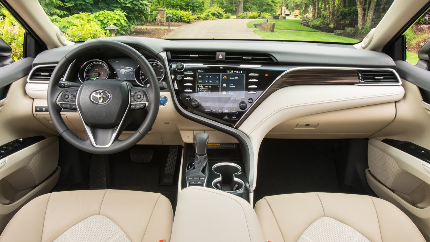 Das Cockpit der Camry US-Version.