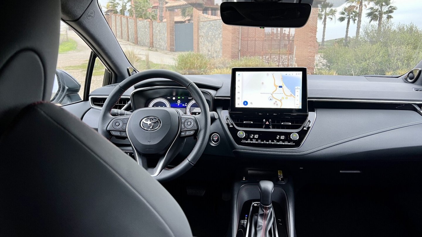 Digitale Instrumente und das 10,5 Zoll große Infotainment-Display sind neu im Corolla.