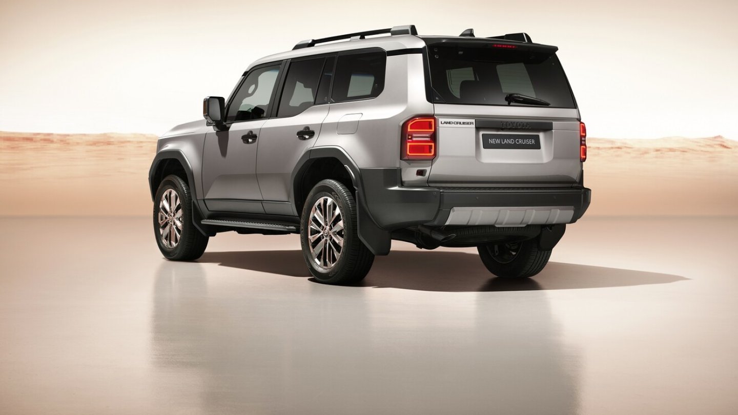 Gerade Linien und ein steiles Heck bestimmen das Design des neuen Land Cruiser.