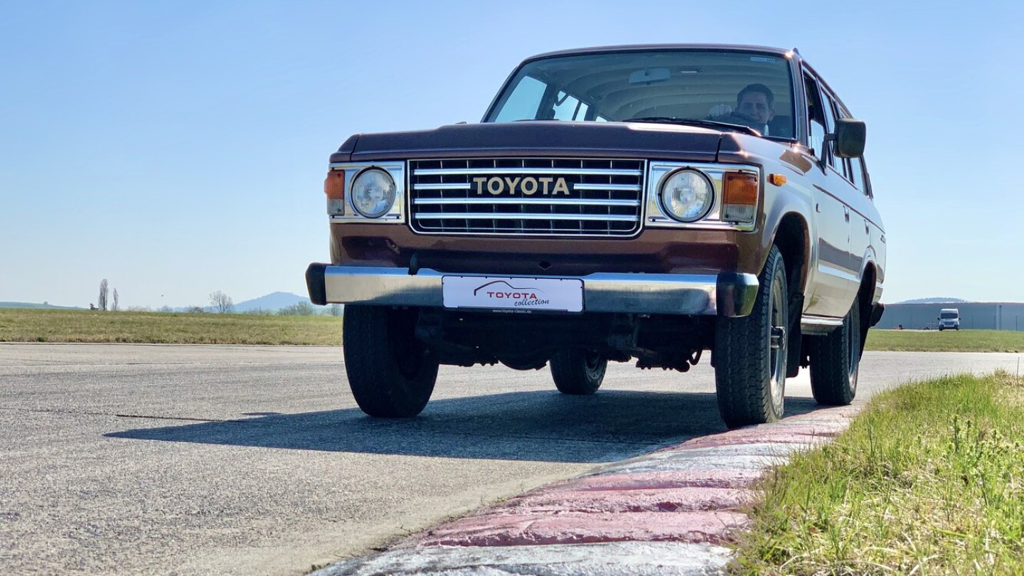 Roger Moore wird mit diesem Auto wohl nie Racing-Ambitionen verspürt haben. Wir schon!