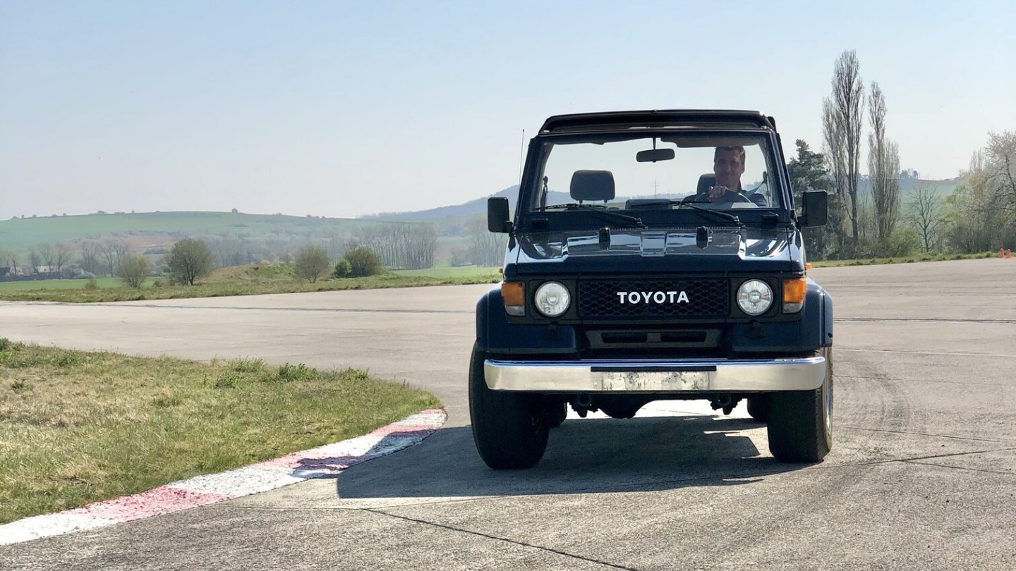 Ein offener LJ73 aus dem Jahr 1990. Es geht mit 90 PS voran!