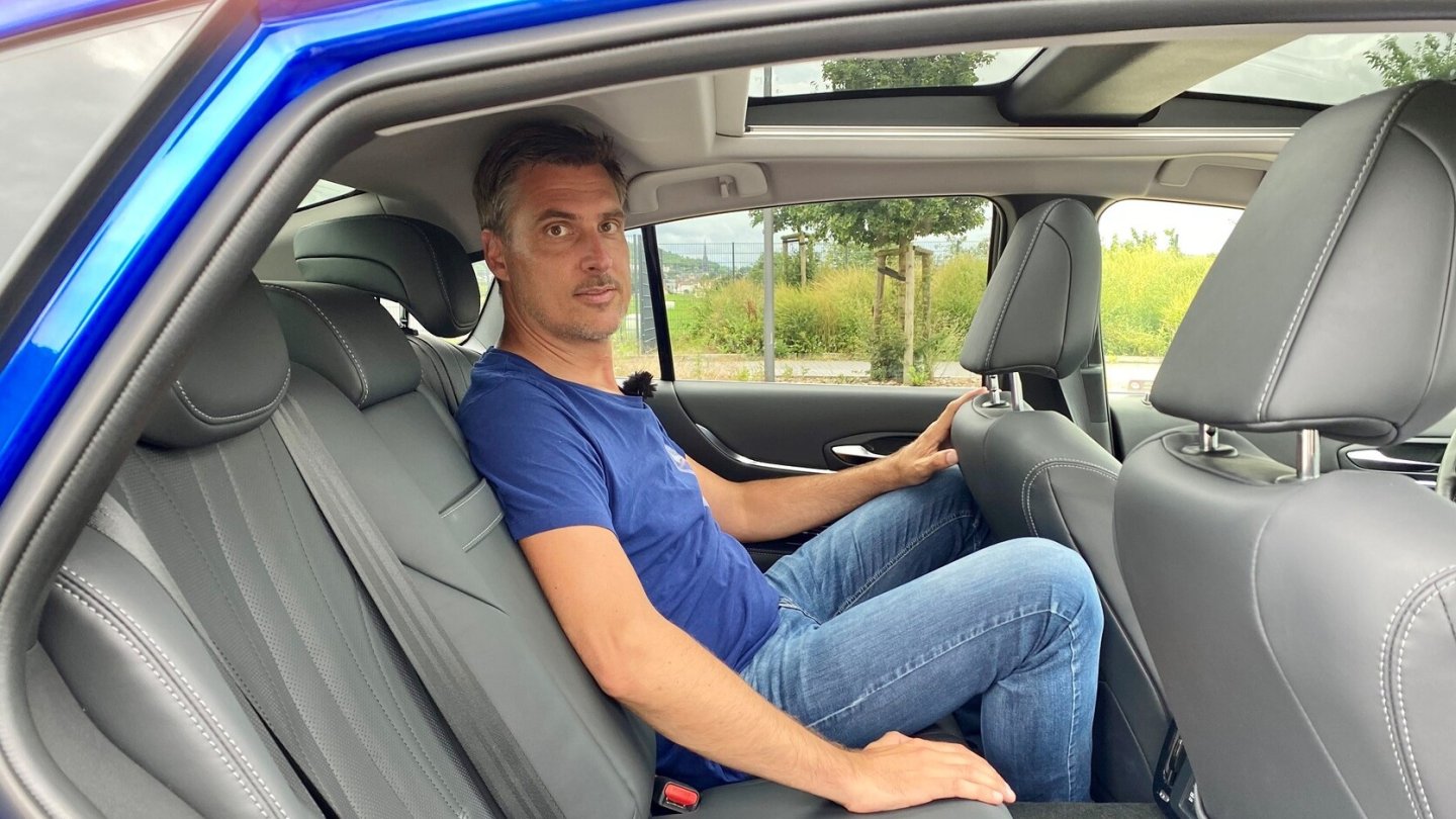 Große Menschen haben im Fond des Toyota Mirai wenig zu lachen.