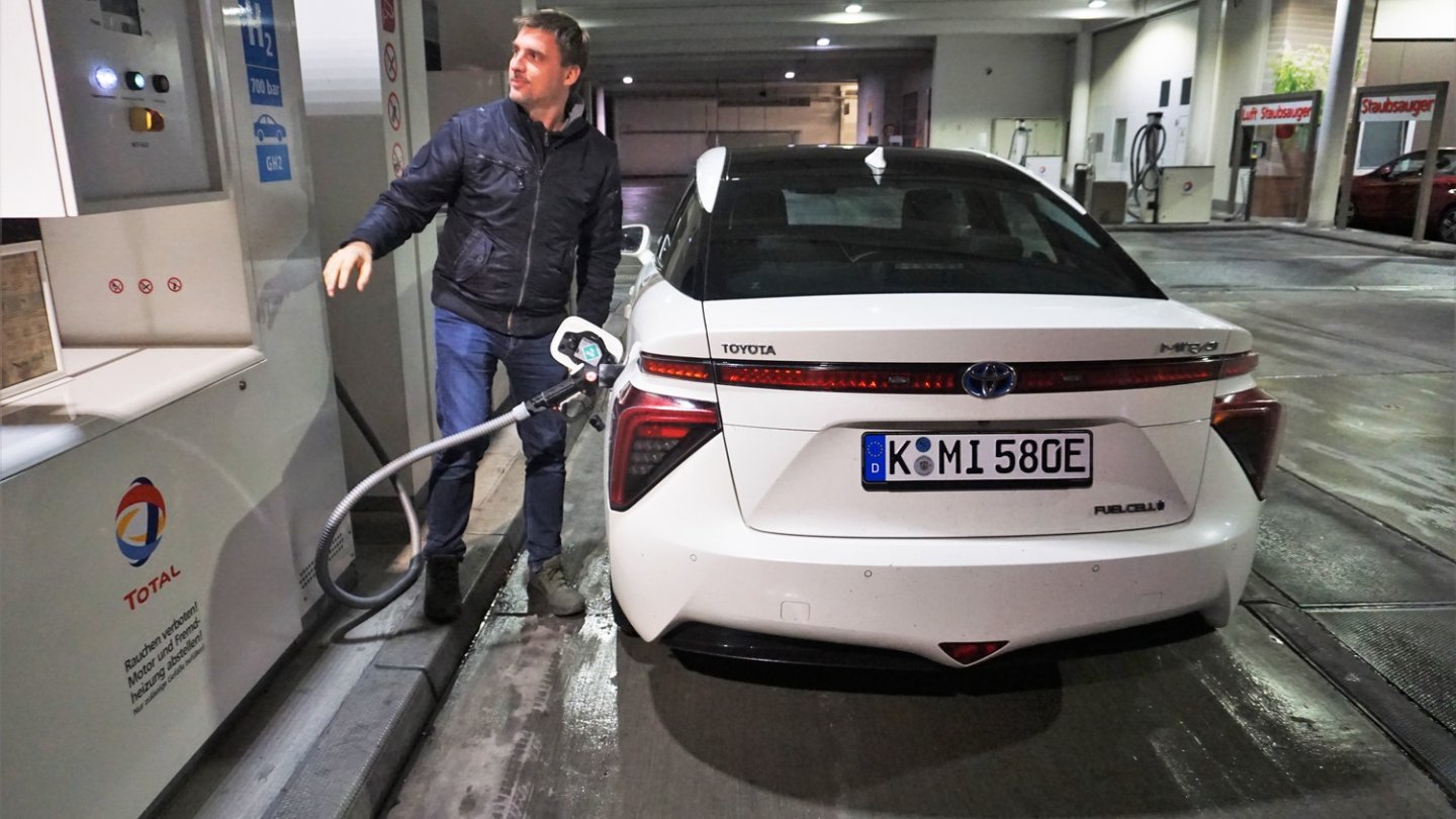 Wasserstofftanken klappt zumindest in München, hier gibt es sechs Stationen.