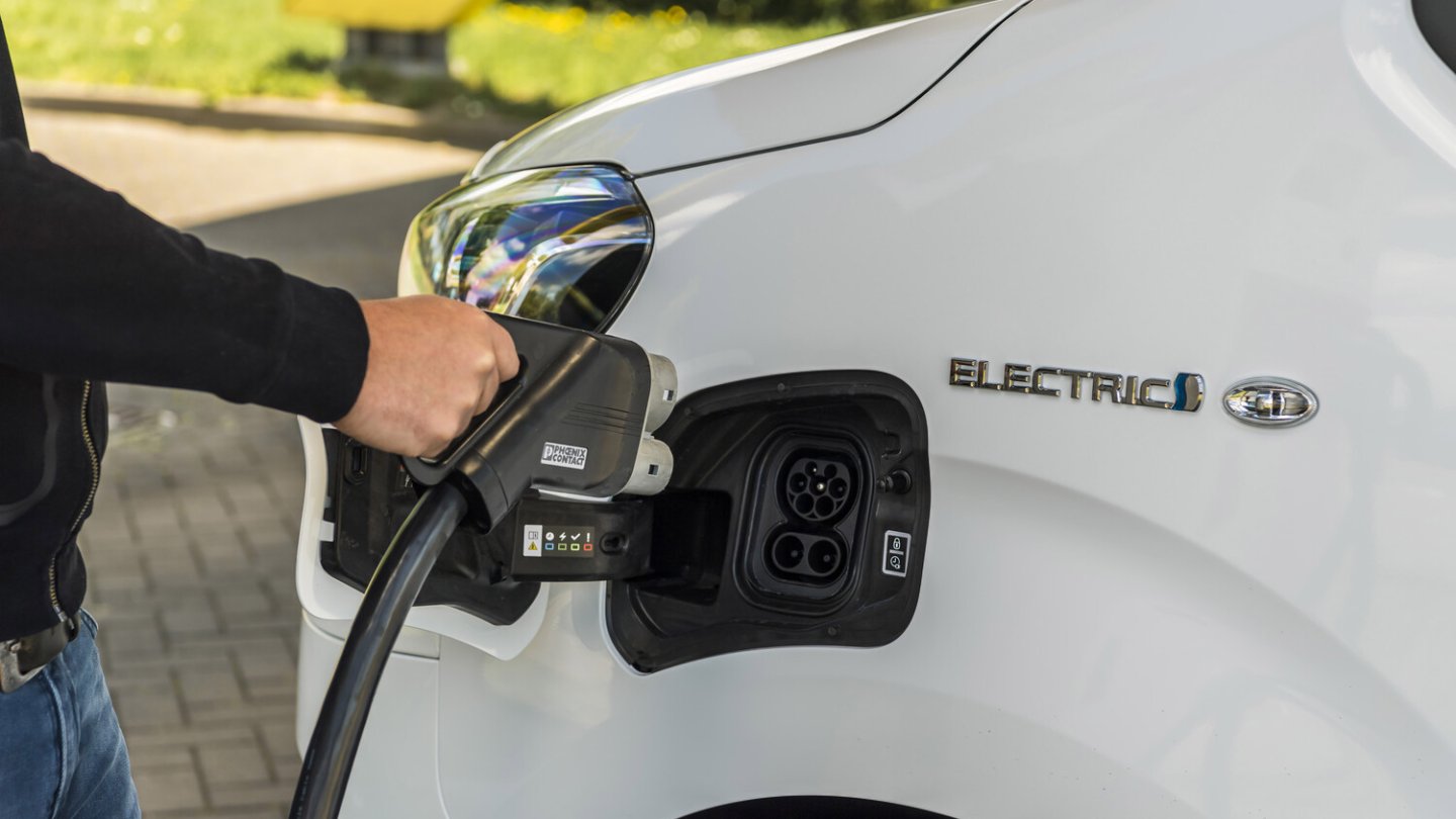 In den Niederlanden ist dreiphasiges Laden von Wechselstrom serienmäßig.