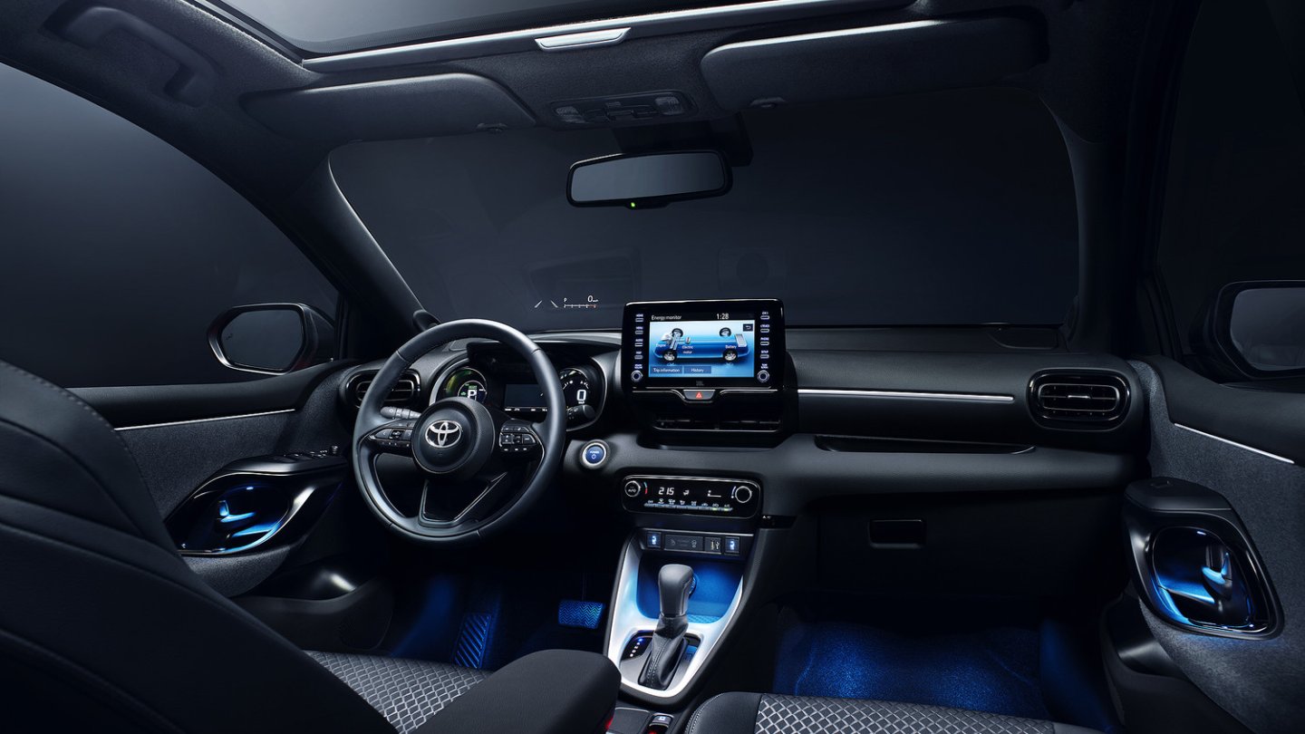 Gefälliges Cockpitdesign im neuen Toyota Yaris.