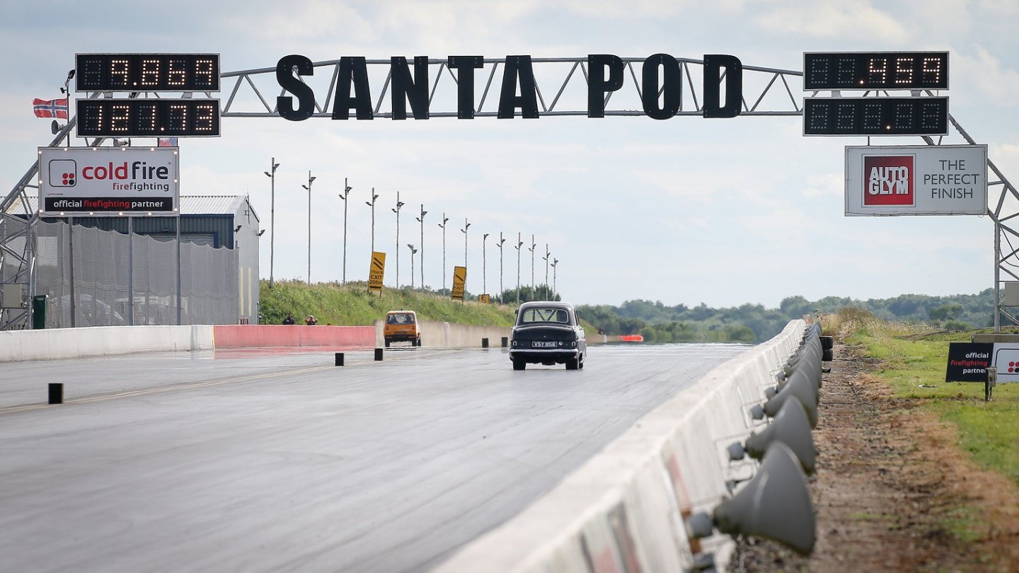 121,73 mph, also knapp 195 Stundenkilometer, stehen nach nicht mal 10 Sekunden auf der Uhr.