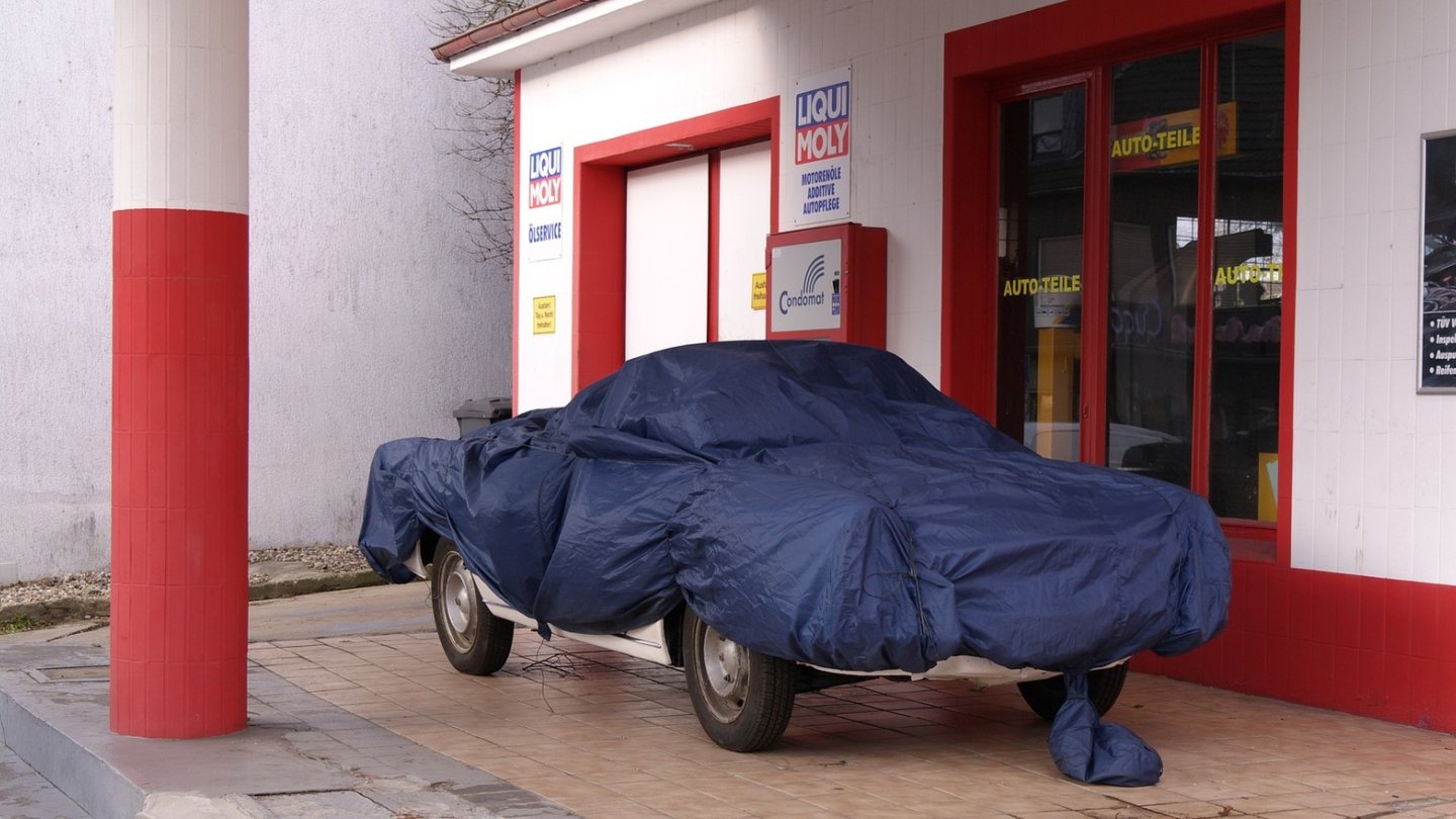 Autos mit Saisonkennzeichen müssen im ersten auf dem Kennzeichen vermerkten Monat zur Prüfung.