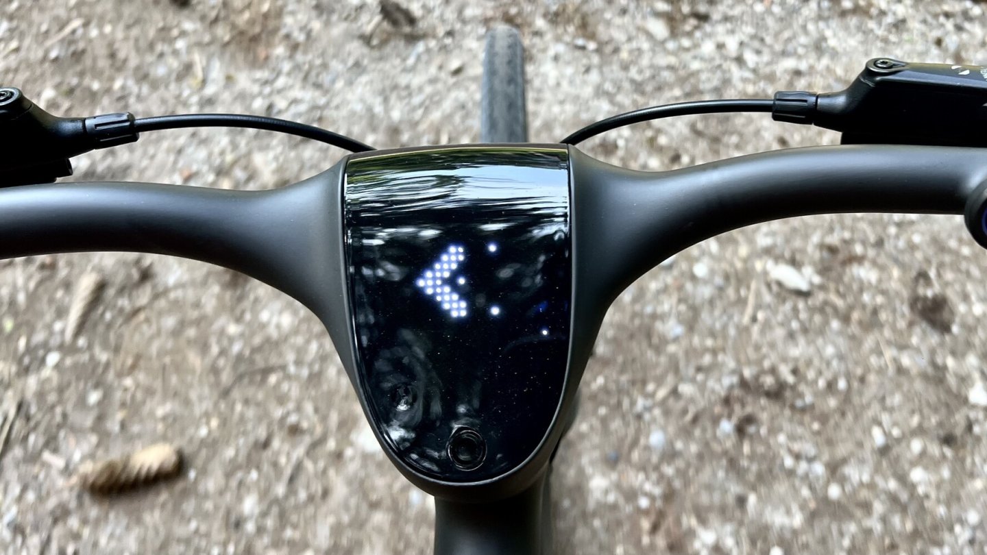 Navigationssystem, Sprachsteuerung und Lautsprecher sind an Bord.