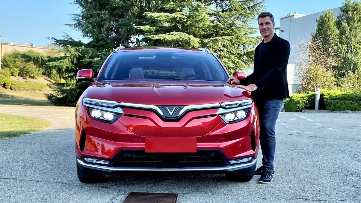 Der VinFast VF 8 startet bei 43.900 Euro, zuzüglich Mietbatterie.