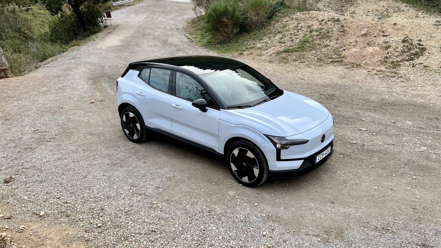 Cloud Blue ist eine von fünf zur Wahl stehenden Lackfarben.