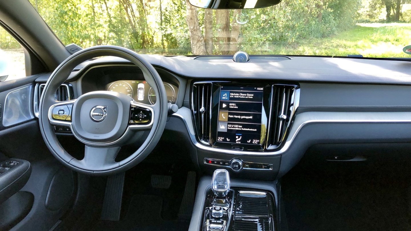 Edels Cockpit im typischen Volvo-Stil.