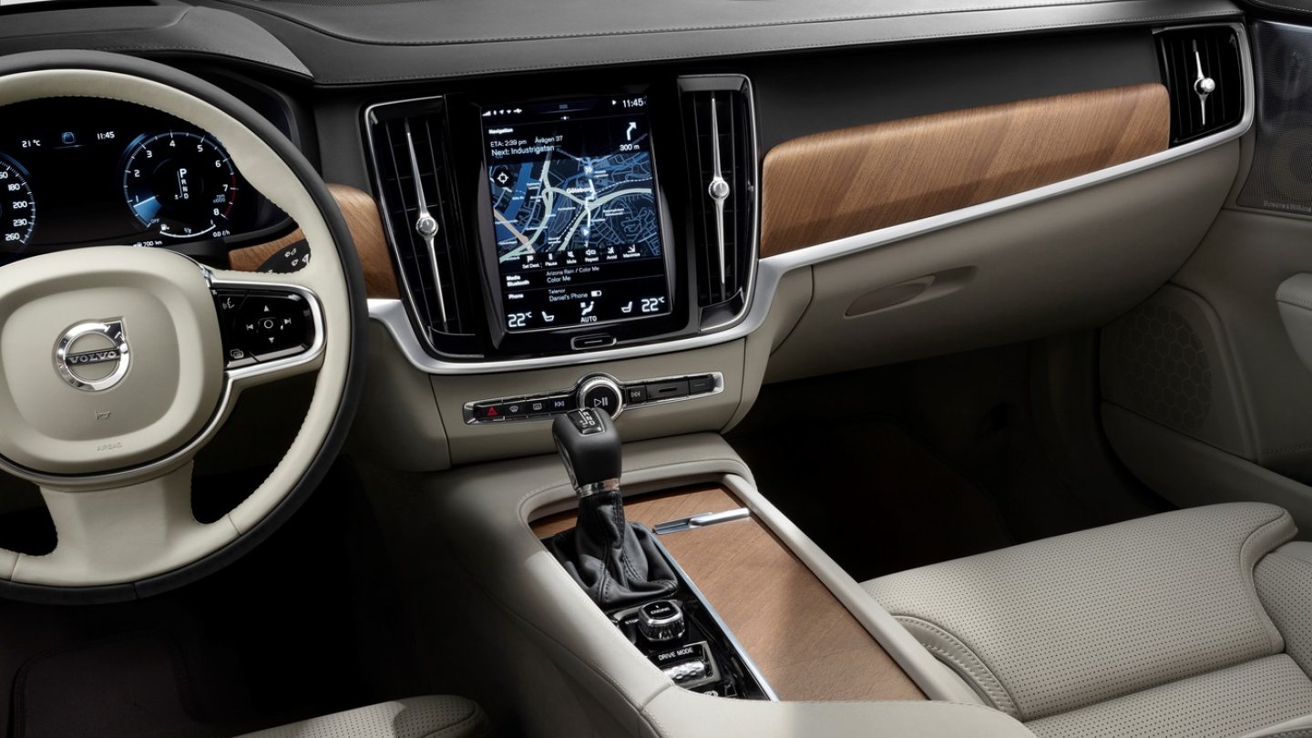 Gemütliches Interieur mit Hochkant-Touchscreen wie im XC90