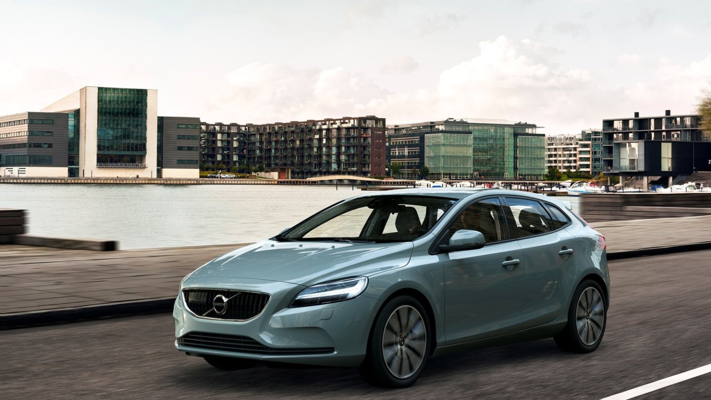 Volvo V40.