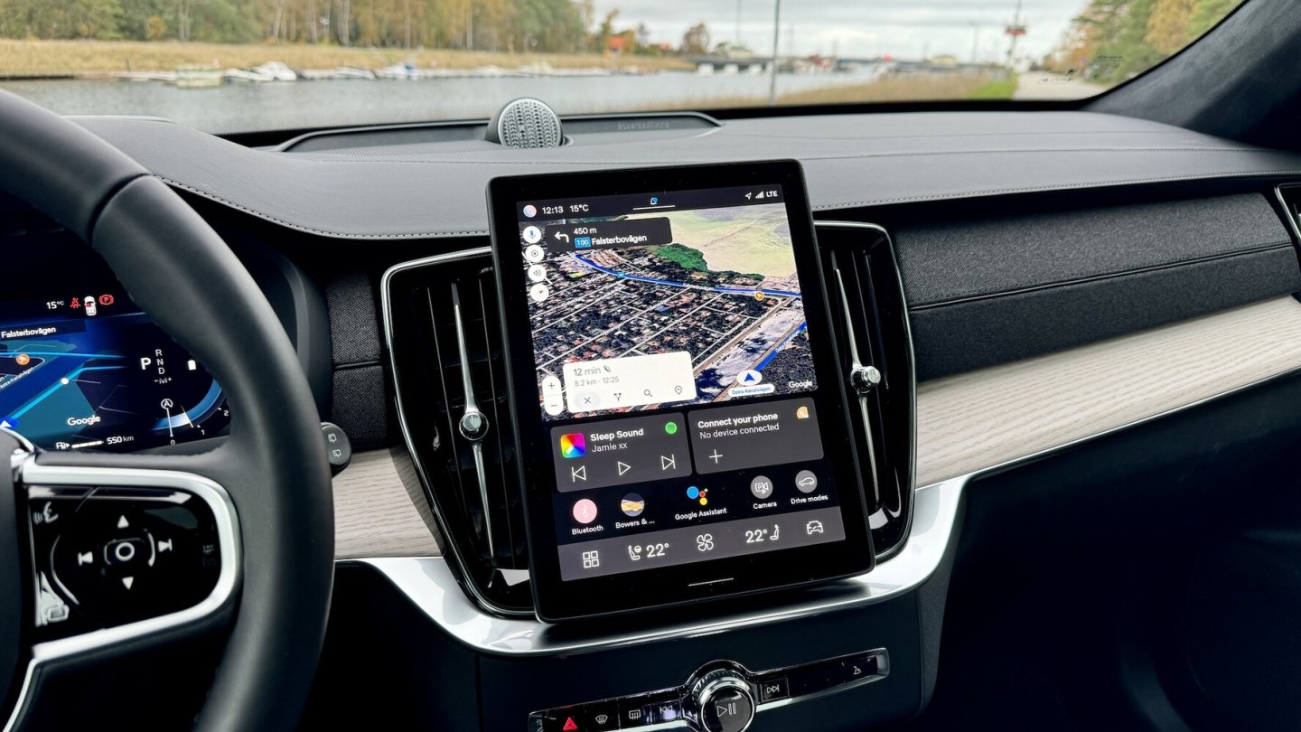 Das Infotainmentdisplay ist größer, Gogole stellt das Betriebssystem.