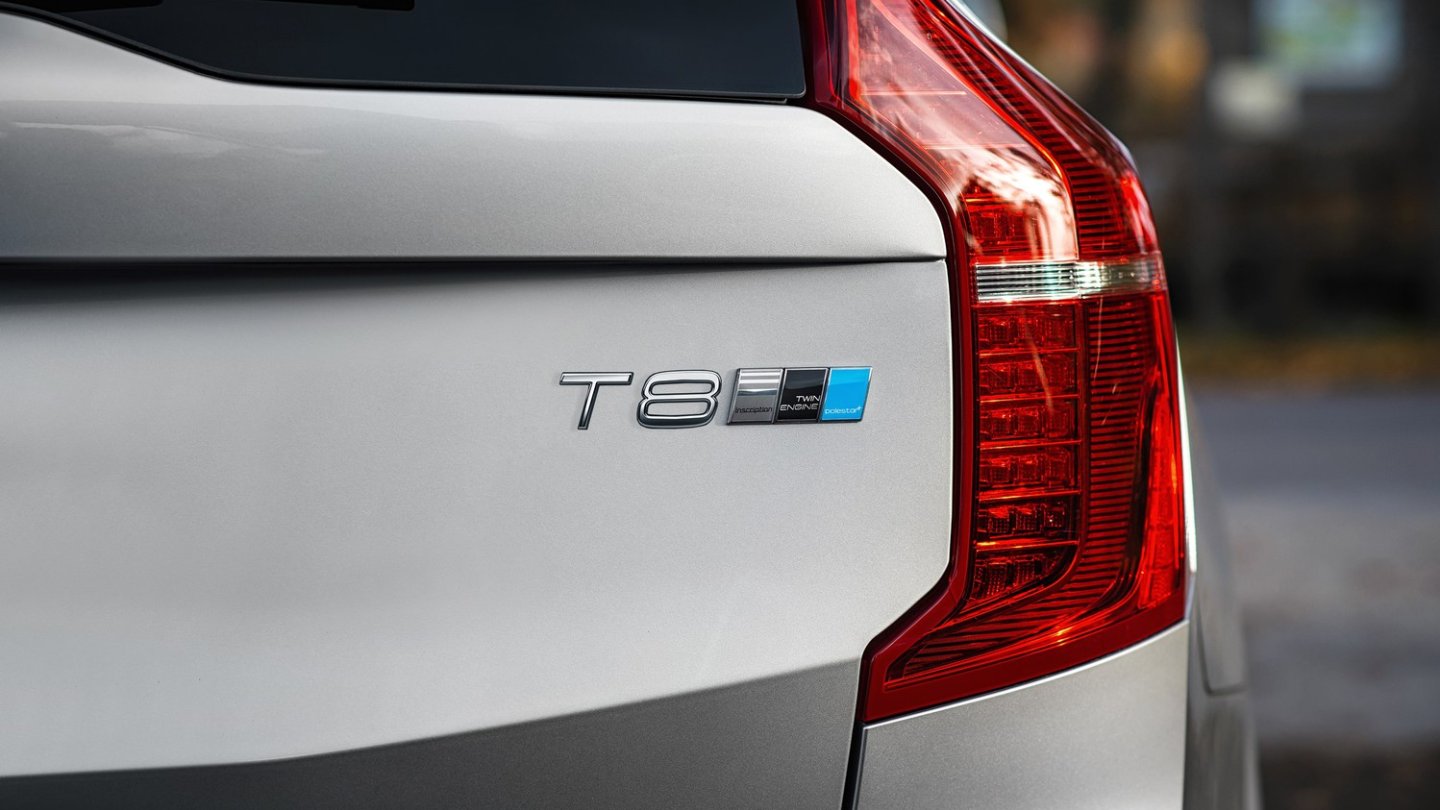 Da wird der Schriftzug immer breiter: Polestar-Plakette ganz rechts.