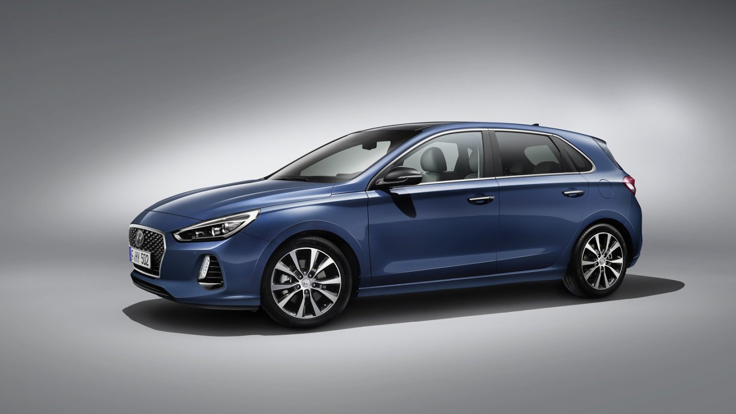 Die Frontpartie ist überraschend flach. Das bricht aus dem Einheitsbrei heraus.