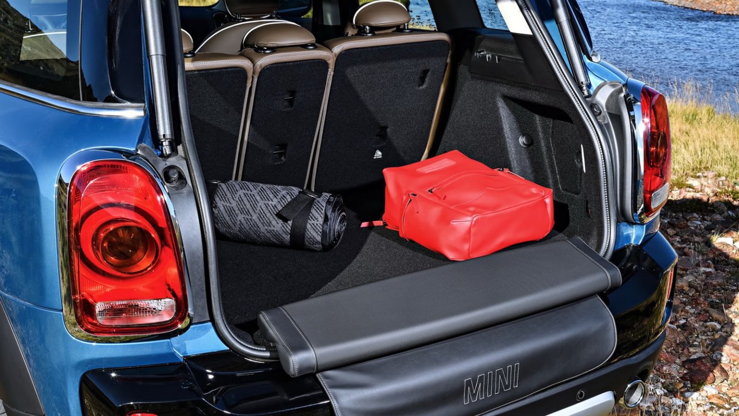 Die Picknick-Bank für den Kofferraum.