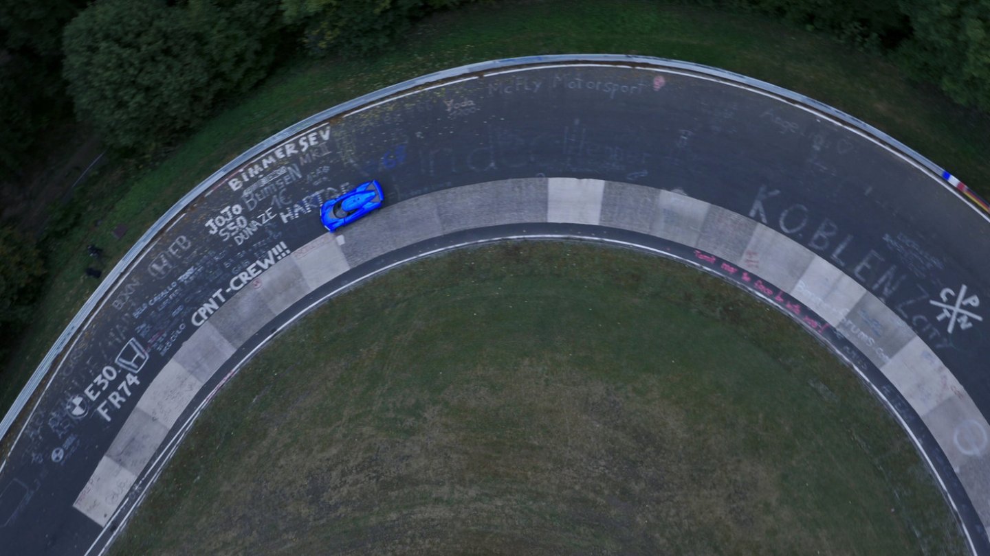 Die Fahrwerte haben fast Formel 1 - Niveau. Nur ohne Lärm.