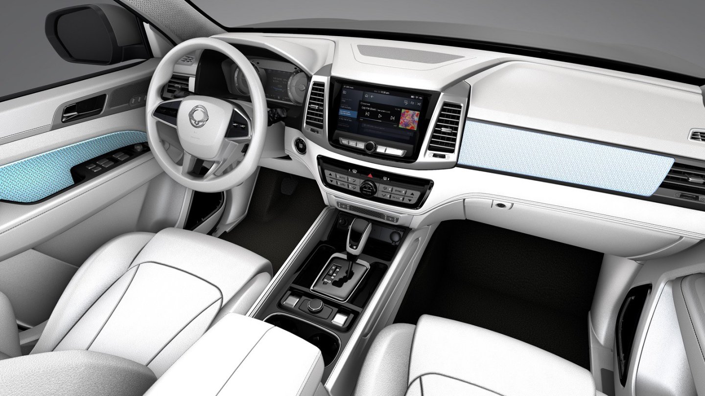 Das Cockpit sieht serienfertig aus. Alles ist am rechten Platz.