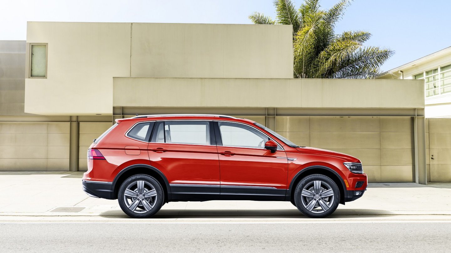 Längere hintere Türen und ein größerer Überhang am Heck: Der Tiguan in lang.