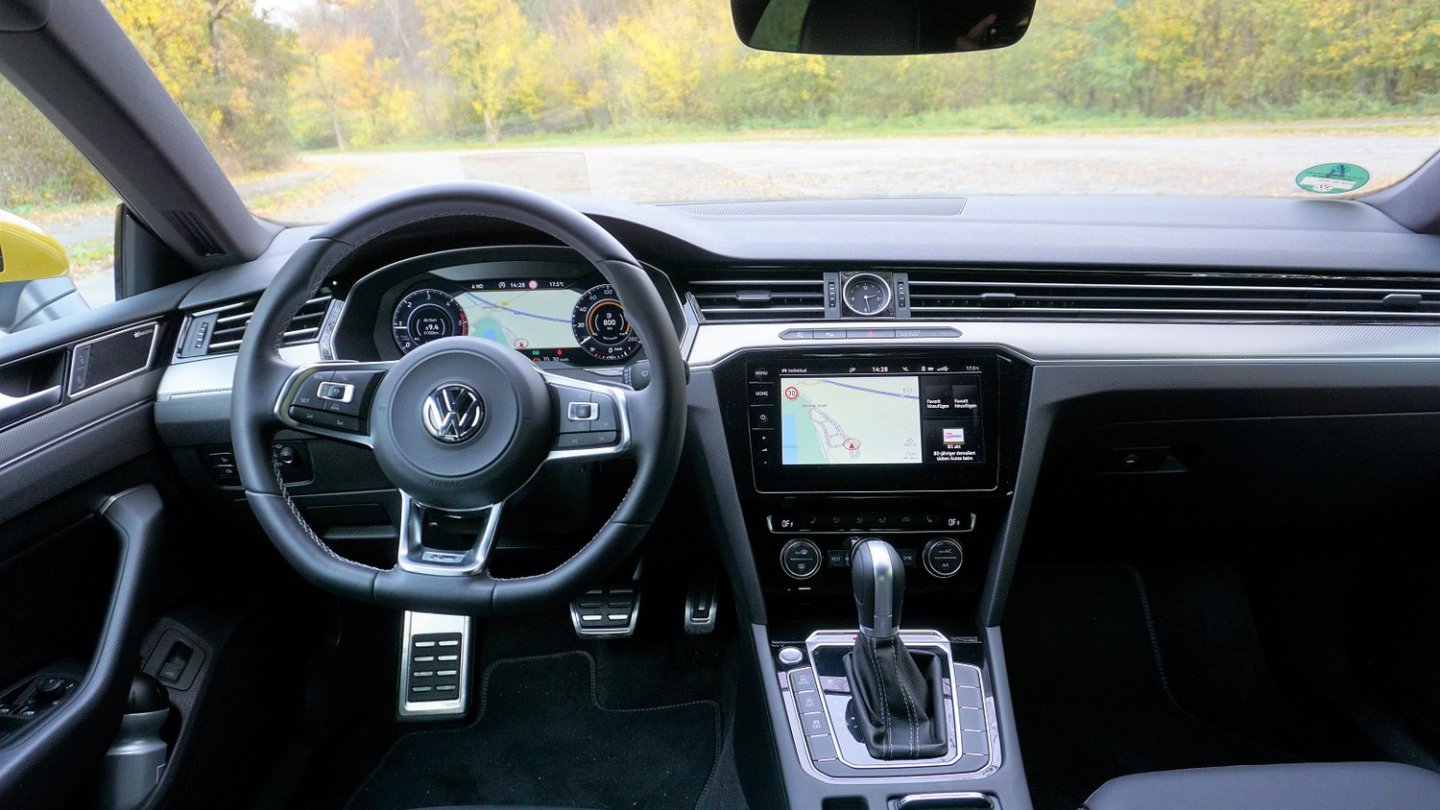 Das Arteon-Cockpit entspricht dem des Passat.