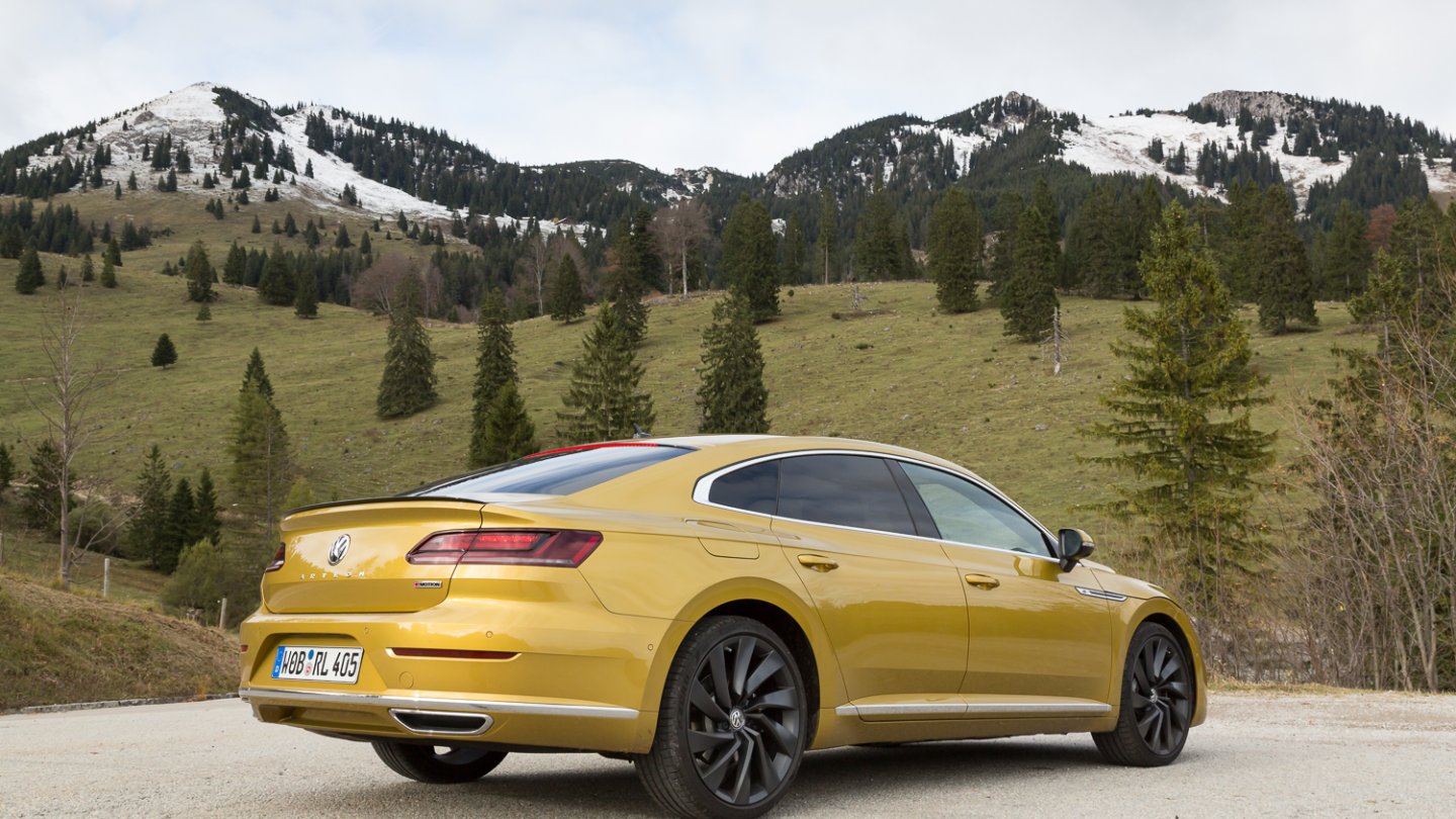 Beim Arteon R soll man das Heck auch mal kommen lassen können. Im Bild die aktuelle R-Line. Foto: Karin Zipperling