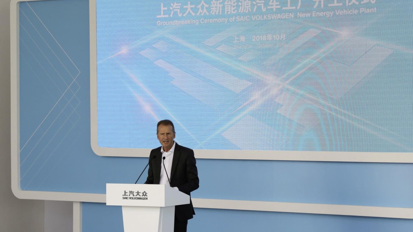 VW-Chef Dr. Herbert Diess bei der Grundsteinlegung in Anting.