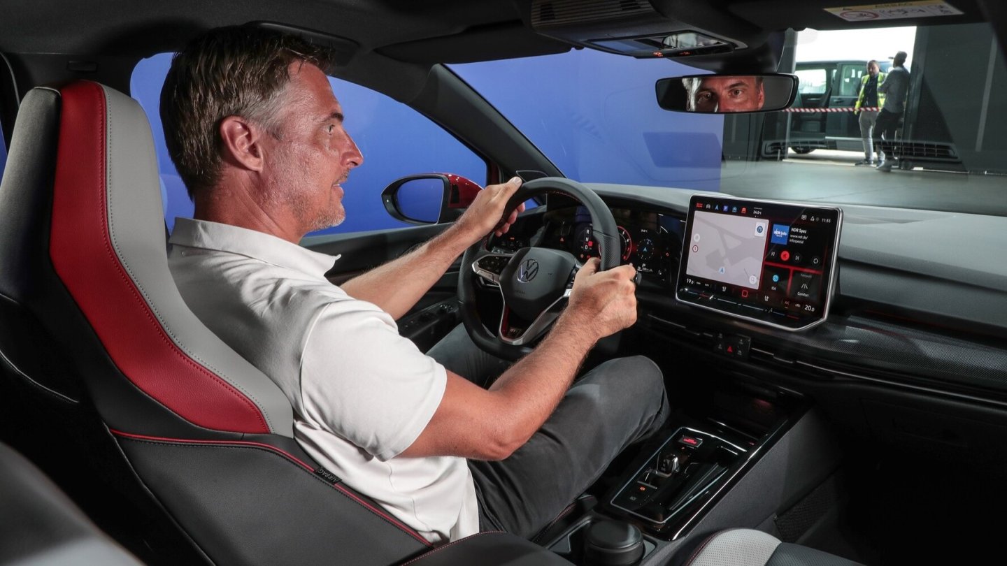 Das neue Infotainment-System at einen bis zu 12,9 Zoll großen Touchscreen..