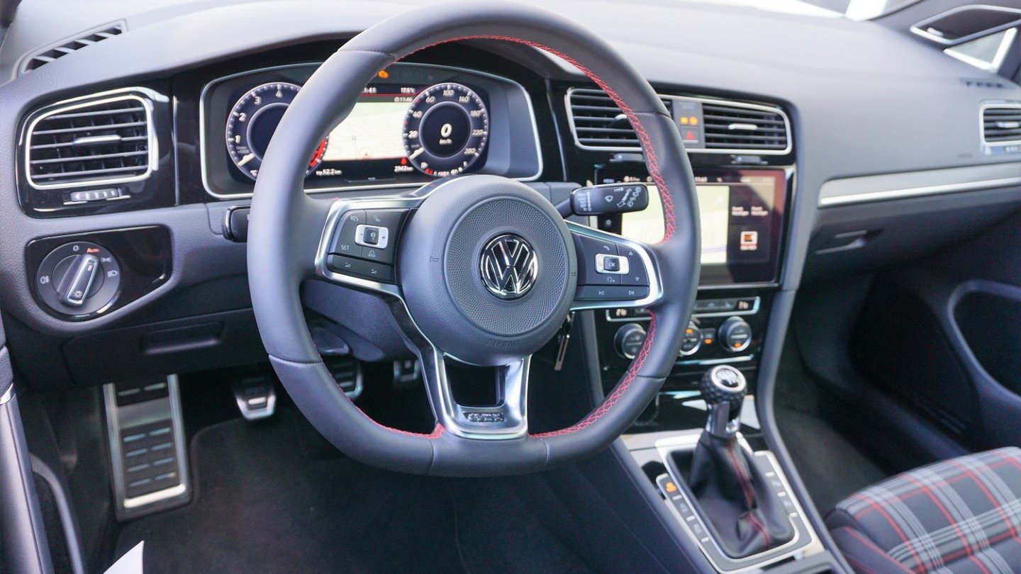 Das Active Info Display hat der GTI Performance serienmäßig.