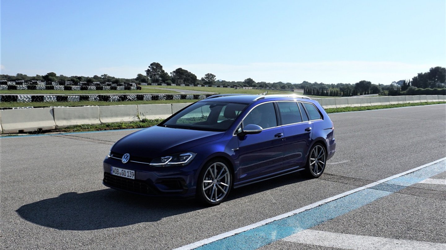 Für den VW Golf R Variant ist die Akrapovic-Anlage nicht lieferbar.