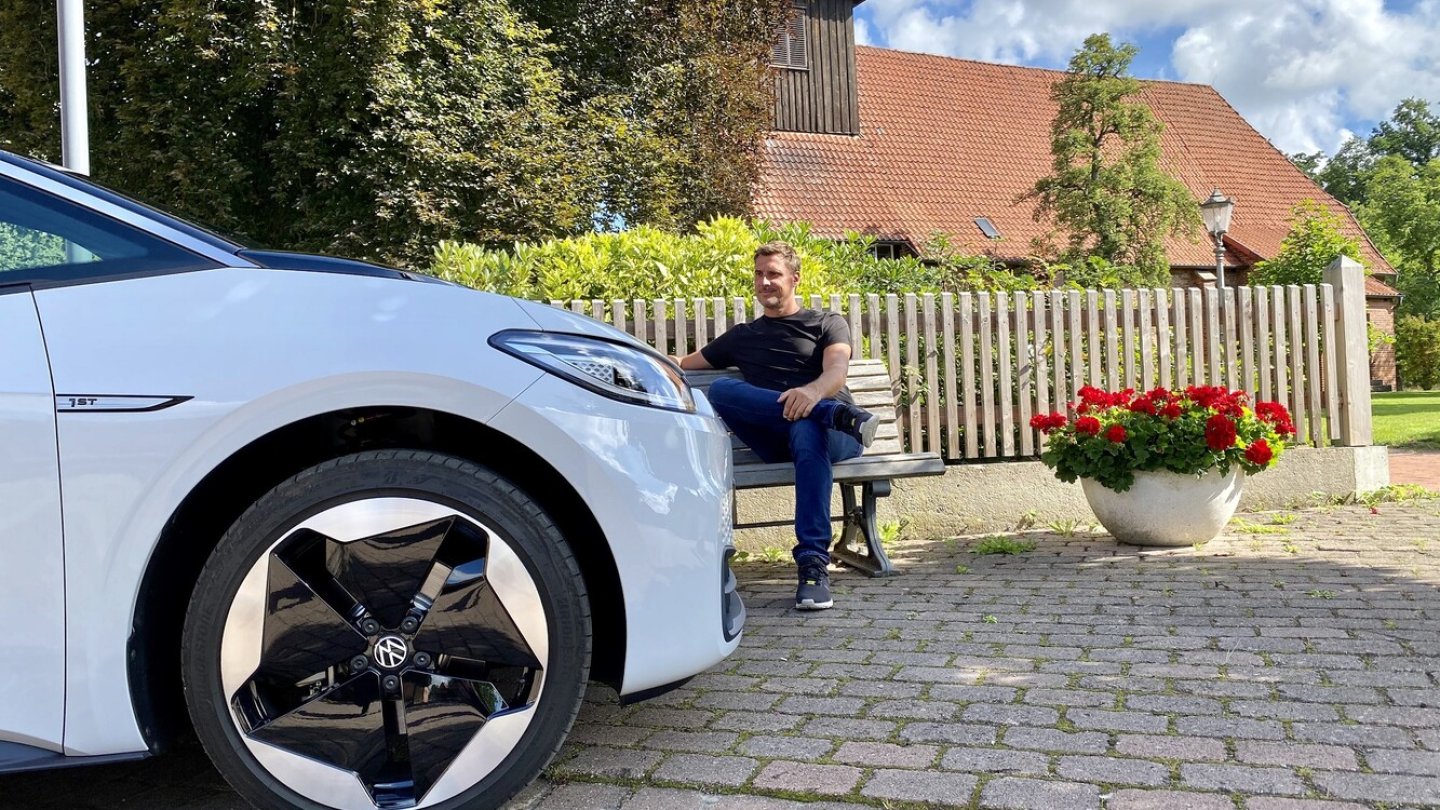 Nach dem Fazit kann sich der ID.3 für die Blumen bedanken.