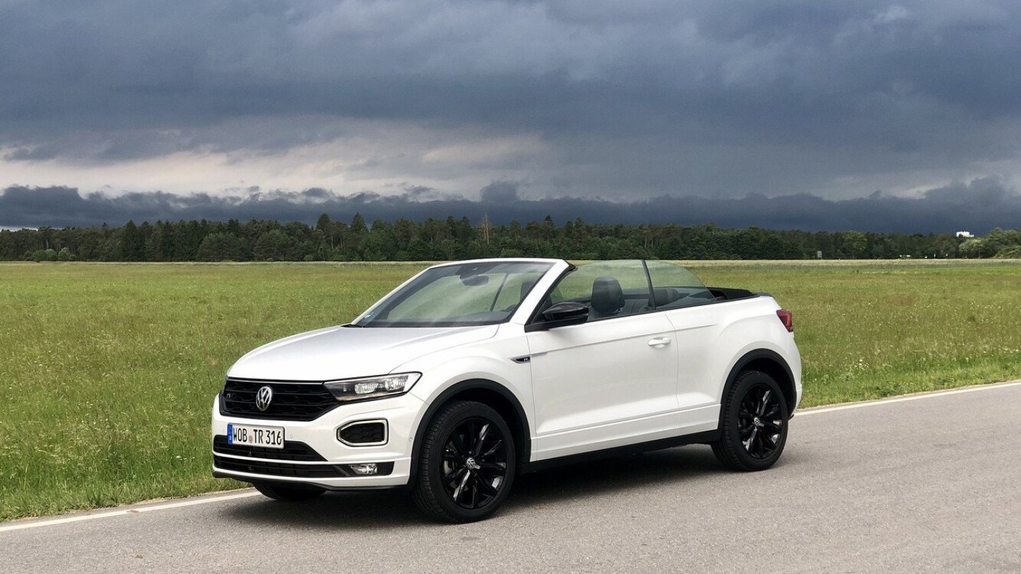 Das VW T-Roc Cabrio trägt das Stoffverdeck des letzten Golf auf.