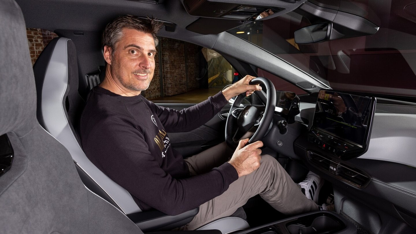 Die Sitzprobe im neuen ID.3 zeigt: Er wird wohnlicher, das dürfte bei den Kunden ankommen.