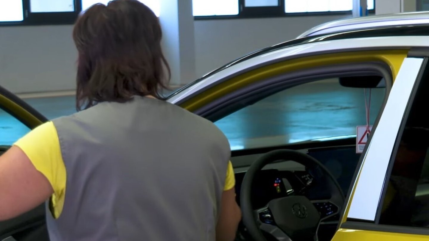 Das Lenkrad ist aus dem ID.4 bekannt.