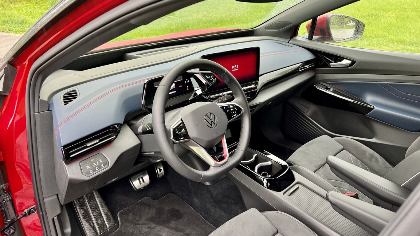 Die blauen Einlagen trägt nur der GTX.