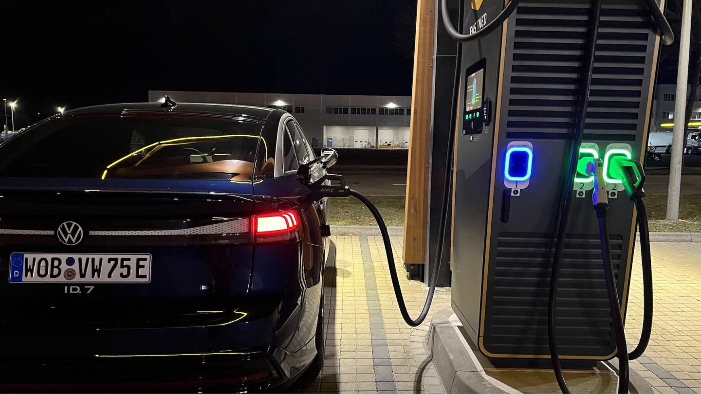 Der effiziente Motor und die aerodynamisch optimierte Karosserie sind ein gutes Team.