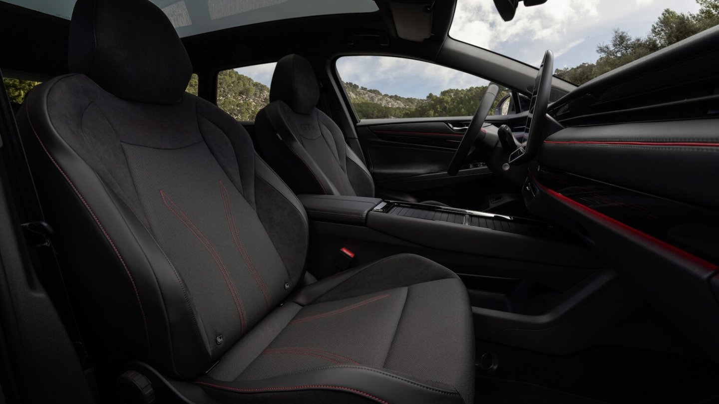 Das GTX-Logo prangt auf den Vordersitzen.