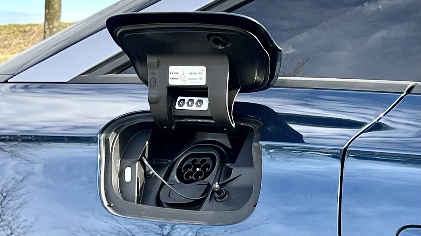 Der ID.7 Pro S soll eine Ladeleistung von bis zu 200 kW bieten.