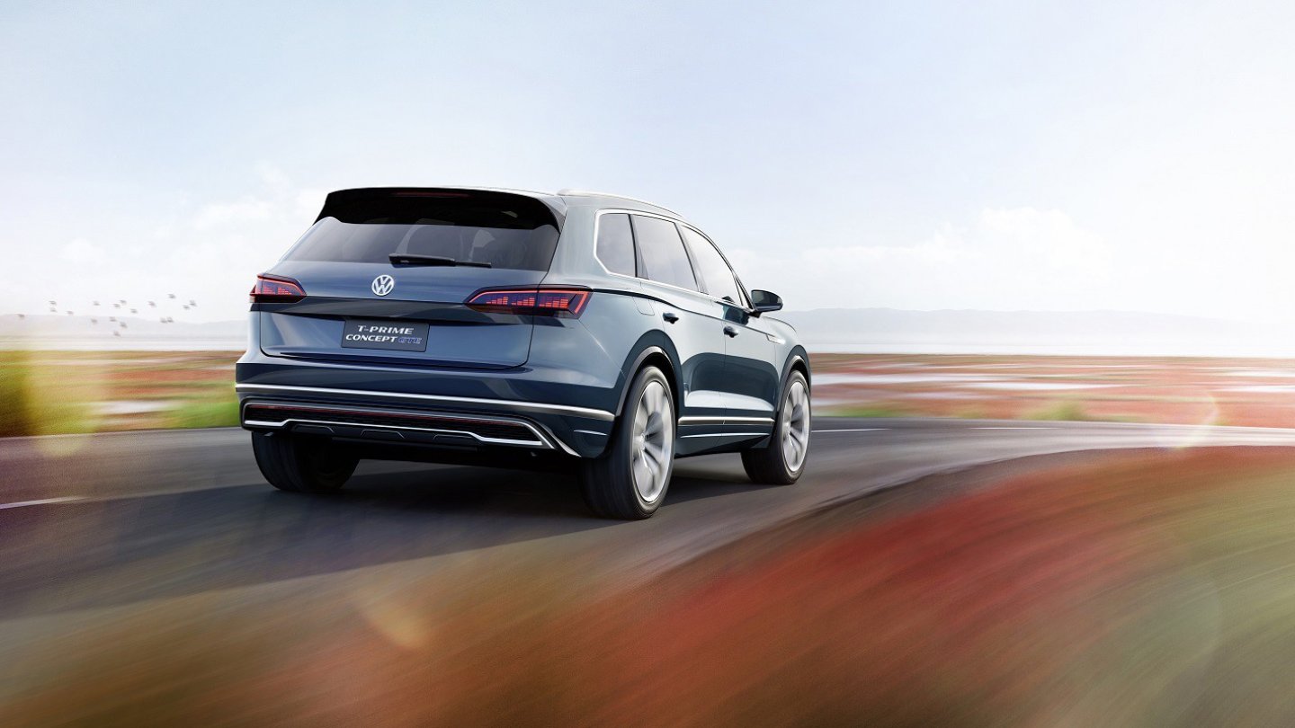 Die Studie T-Prime Concept GTE nimmt den neuen VW Touareg vorweg.
