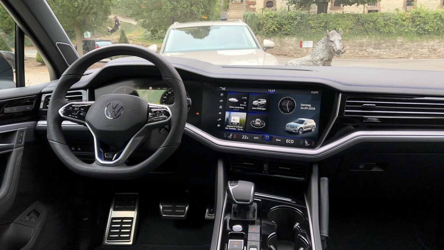 Das Cockpit des VW Touareg.