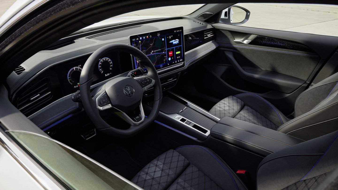 Knöpfe statt Touch-Felder: Die Bedienung des Multifunktionslenkrads wird wieder einfacher.