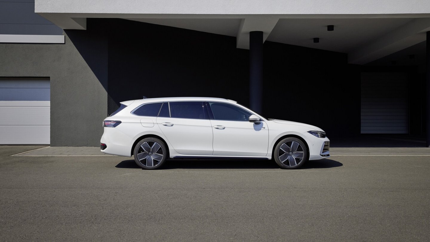 Flache Scheibe, langer Überhang: Ins Heck passen bis zu 1.920 Liter Ladung.