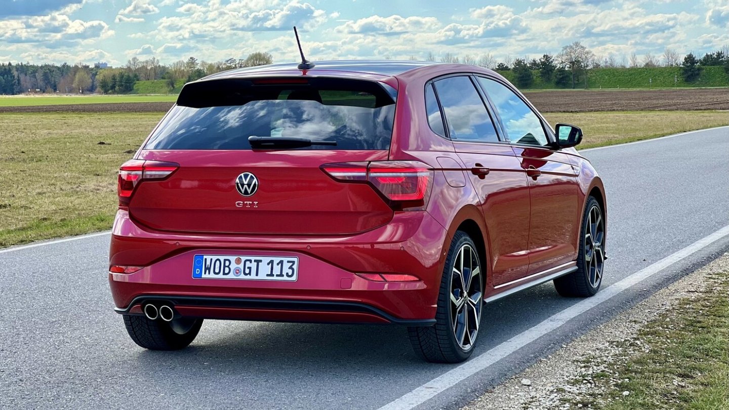 Die optionale Metalliclackierung des Testwagens heißt Kings Red.