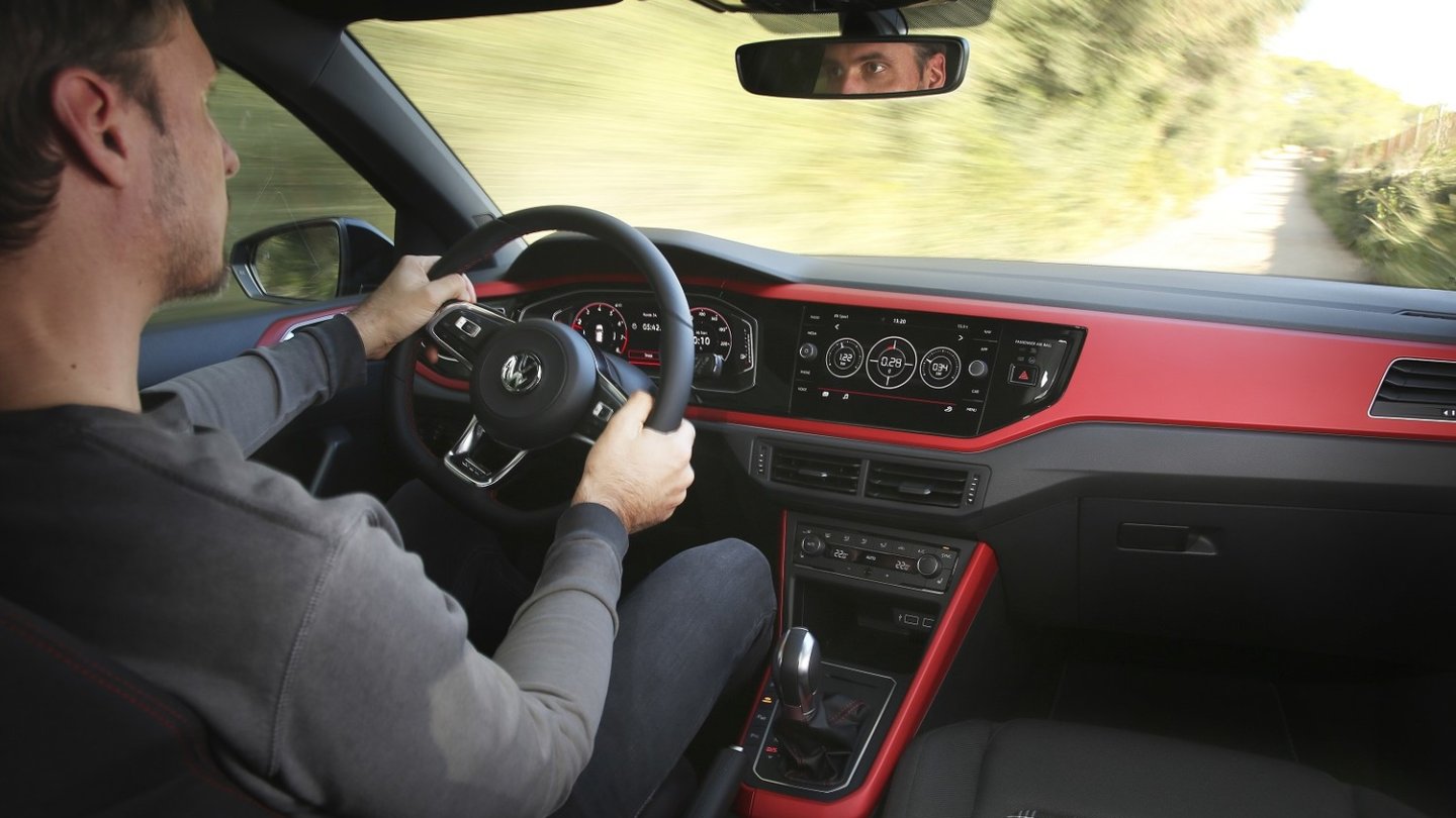 Lenkung, Motor und Getriebe im Polo GTI sorgen für überraschend viel Fahrspaß. Foto: Uli Sonntag