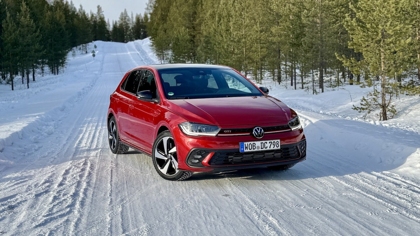 Anfang des Jahres waren mit dem VW Polo GTI am Polarkreis unterwegs. Hier sind, anders als bei uns, Winterreifen mit Spikes zugelassen.