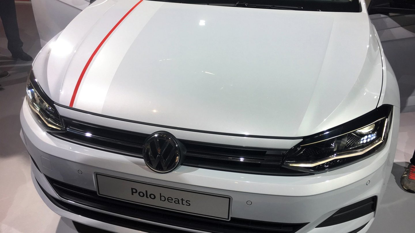 Der Polo Beats hat u.a. eine Streifenbeklebung auf Motorhaube und Dach.