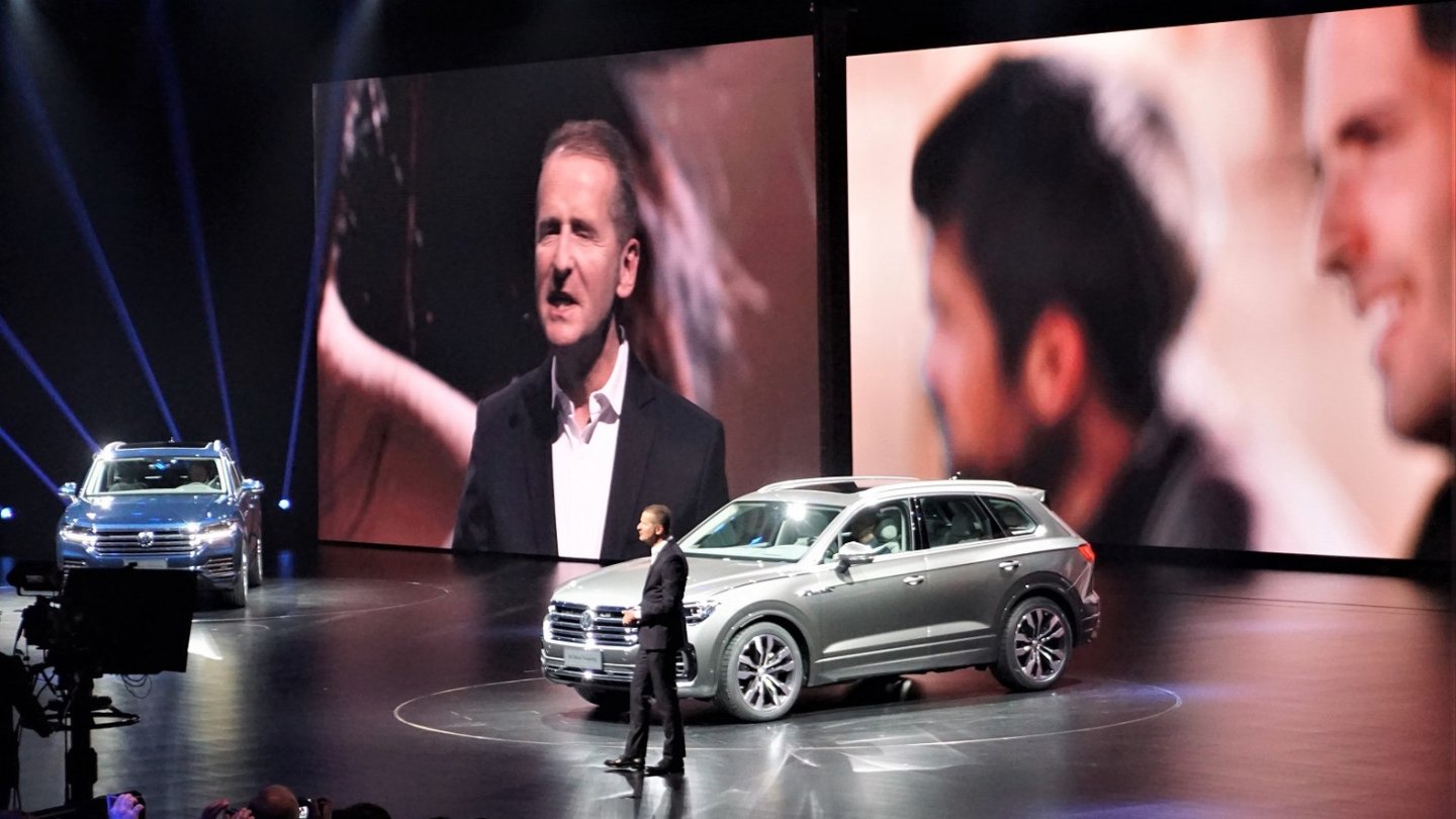 Markenvorstand Herbert Diess präsentiert den neuen VW Touareg.