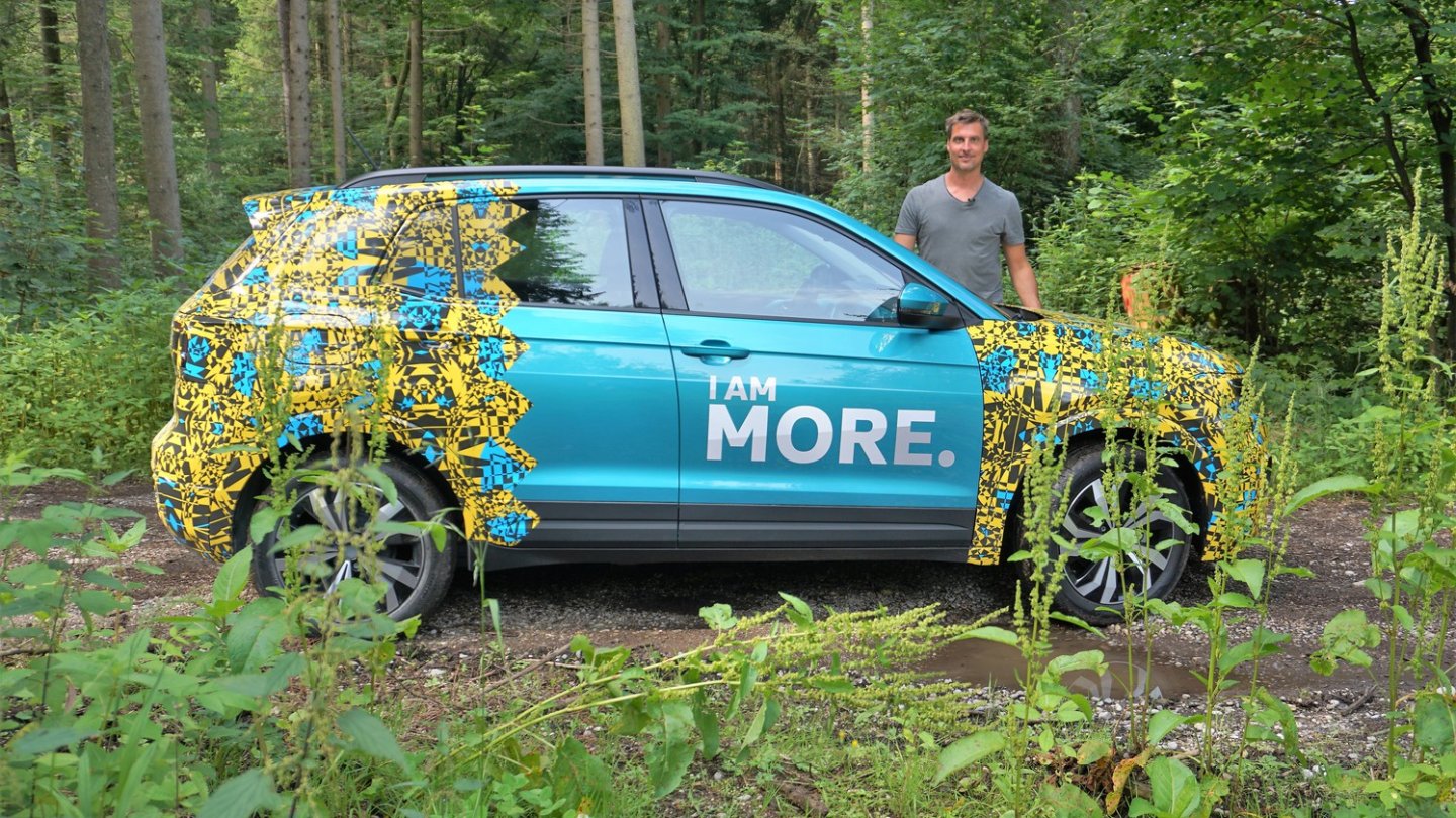 Ein Männlein steht im Walde... und der Prototyp des VW T-Cross ebenfalls.